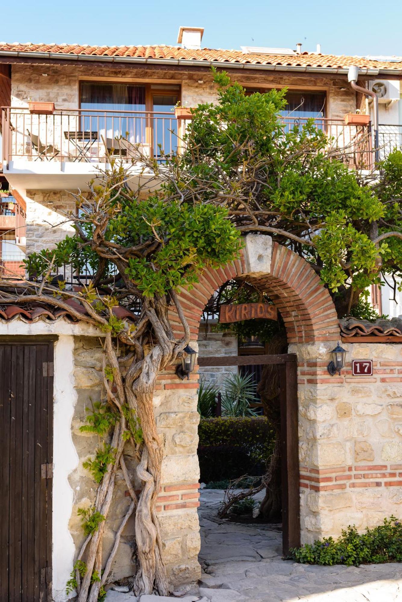 Kirios Hotel Nesebar Exteriör bild